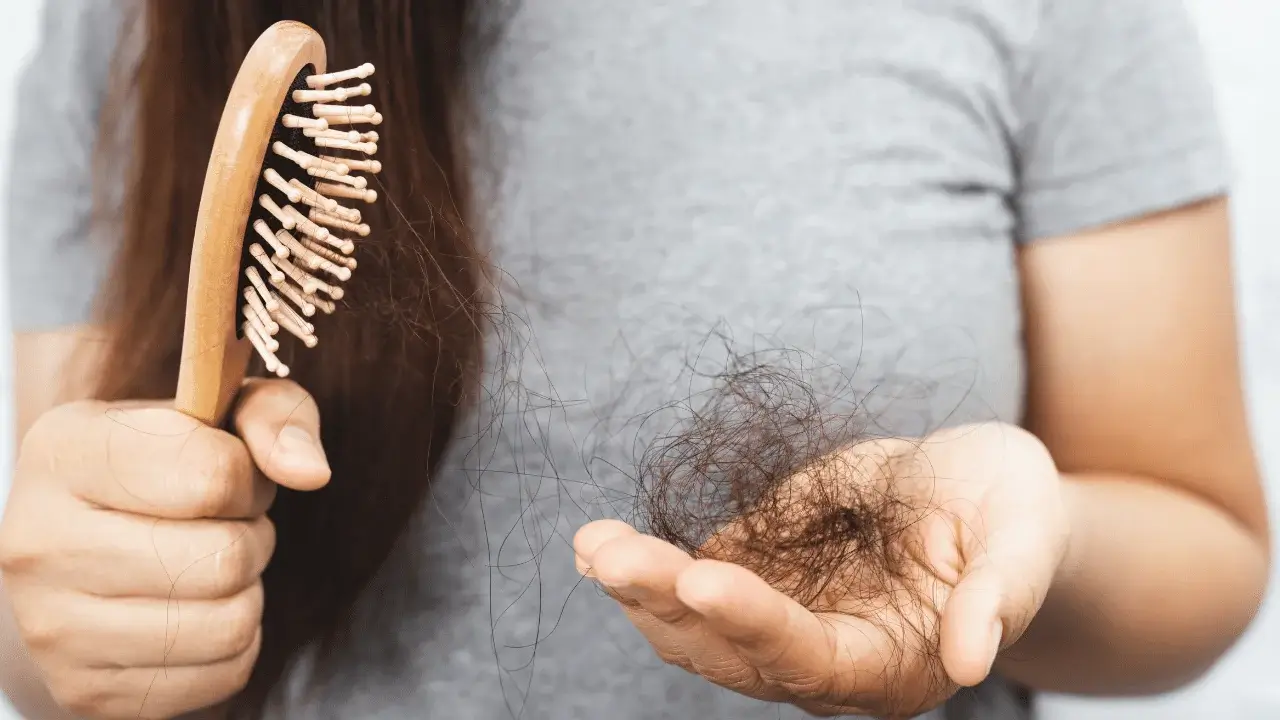 Evite a queda de cabelo com uma vitamina para gestante